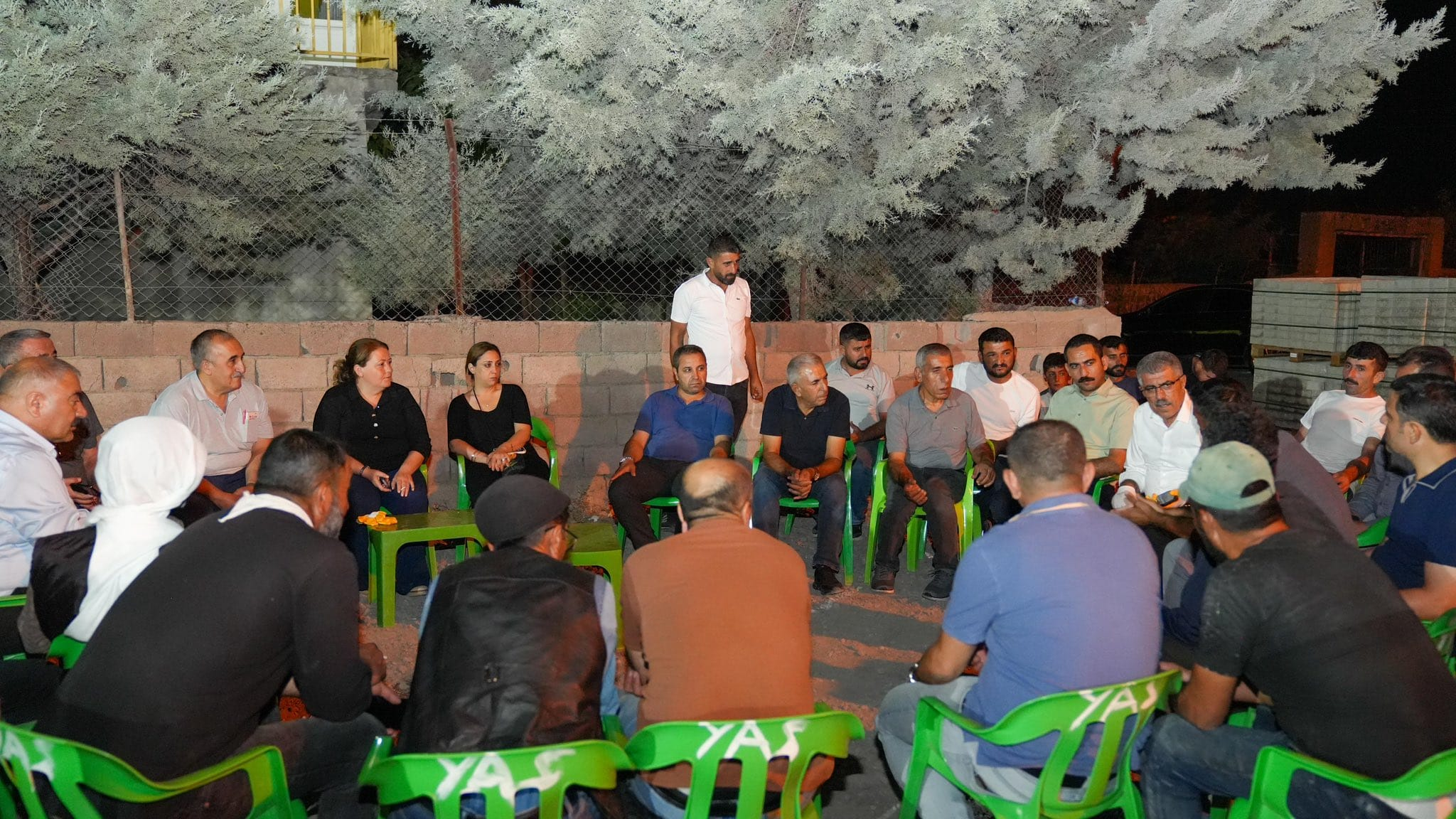 Bağlar’da Yeşildallı’da Yollar Halkla Birlikte Yapılıyor
