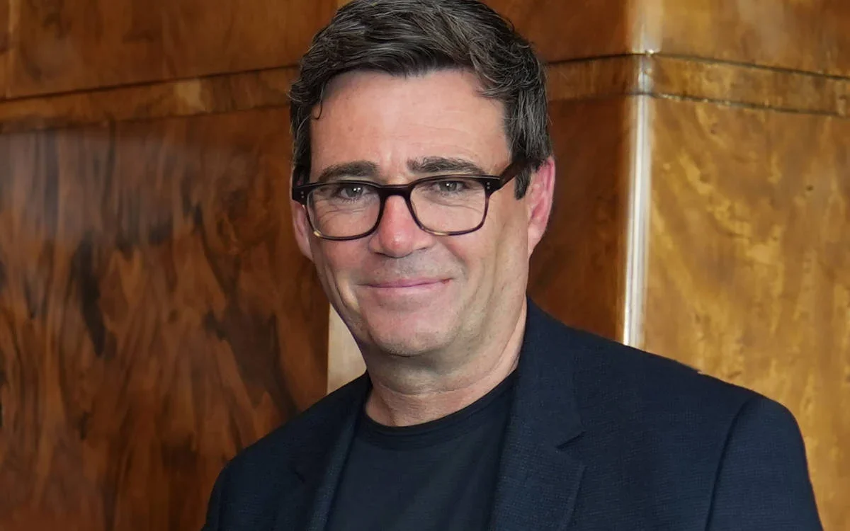 İngiltere Başbakanı Andy Burnham, Beyaz Saray Yetkilisi Taklidi Yapan Kişiyle Mesajlaştı