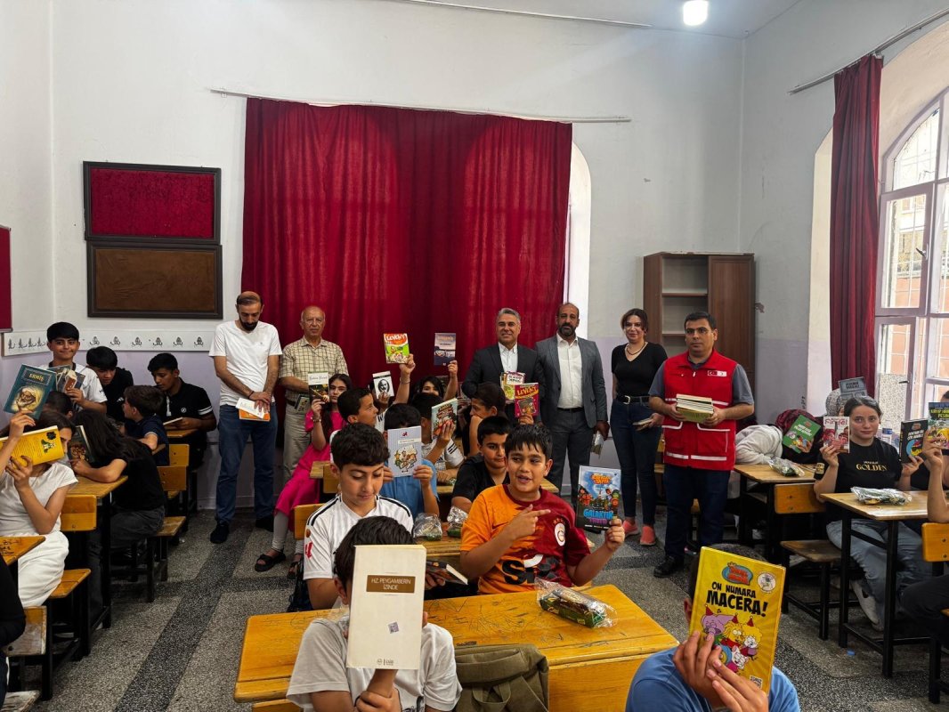 Aydın Ak: “Her Kitap, Çocuklarımızın Geleceğine Ekilen Bir Umut Tohumudur”
