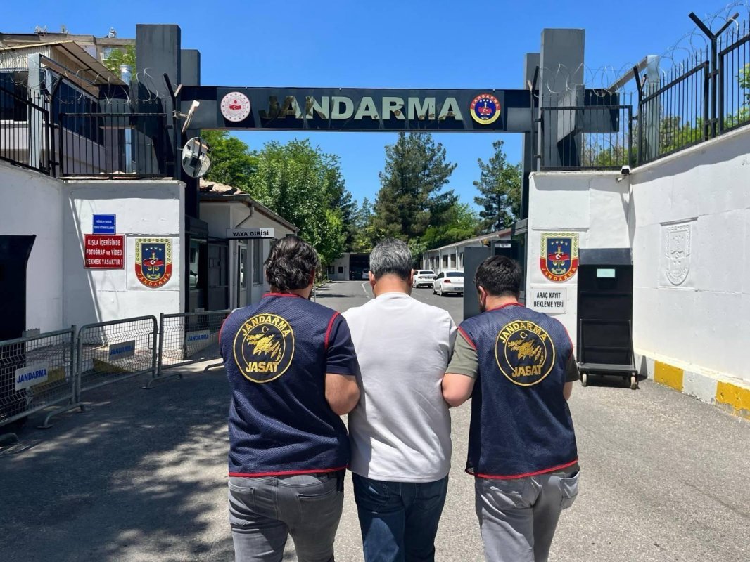 Diyarbakır'da JASAT Operasyonlarıyla 143 Aranan Şahıs Yakalandı