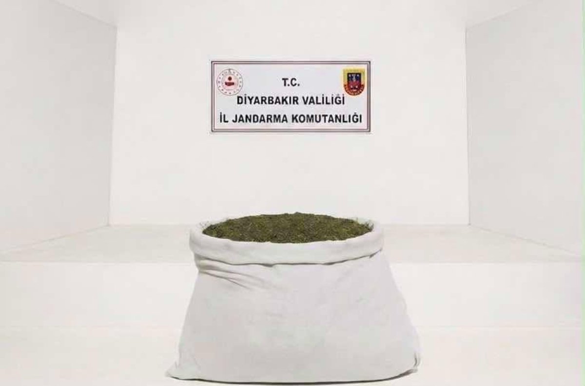 Diyarbakır'da Jandarmadan Uyuşturucuya Büyük Darbe 107 Kilogram Uyuşturucu Ele Geçirildi
