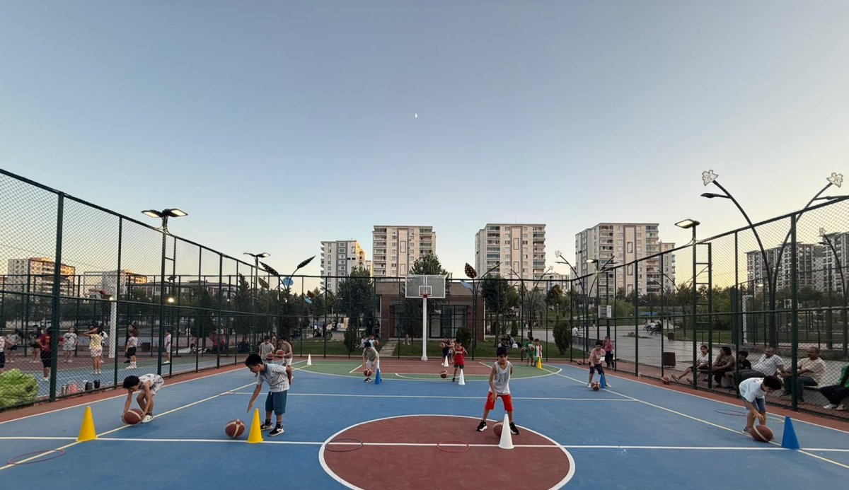 Kayapınar Belediyesi Yaz Spor Kurslarıyla 2120 Genci Sahalara Taşıdı