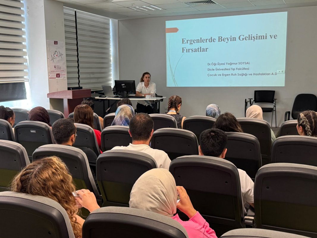 Dr. Öğr. Üyesi Yağmur Soysal Ergen Beyni Eksik Değil Yeniden Yapılanıyor