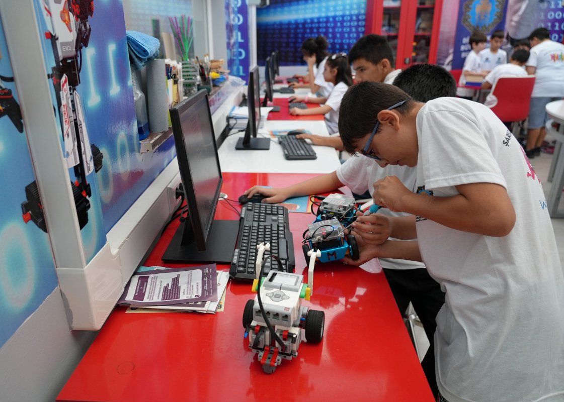 Çocuklar Robotik Kodlama İle Geleceğin Teknolojisine Hazırlanıyor
