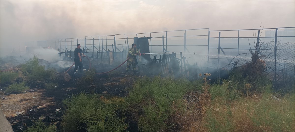 Gazi Yaşargil Hastanesi Otoparkında Yangın Paniği