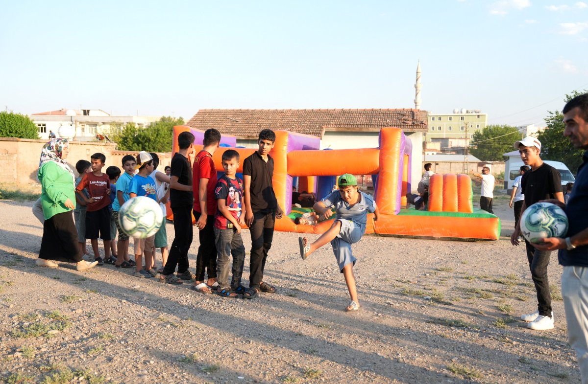 Sur'da Sokakta Spor Şenliği Çocukların Neşesiyle Başladı