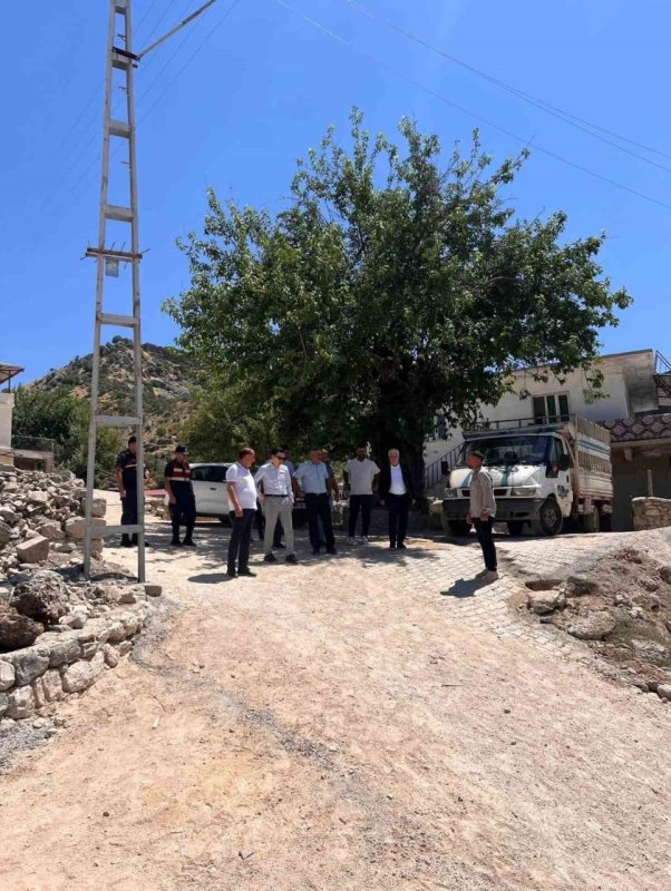 Çermik Kaymakamı Adem Karataş Vatandaşlarımızın Ulaşımını Daha Güvenli Hale Getirmek İçin Sahadayız