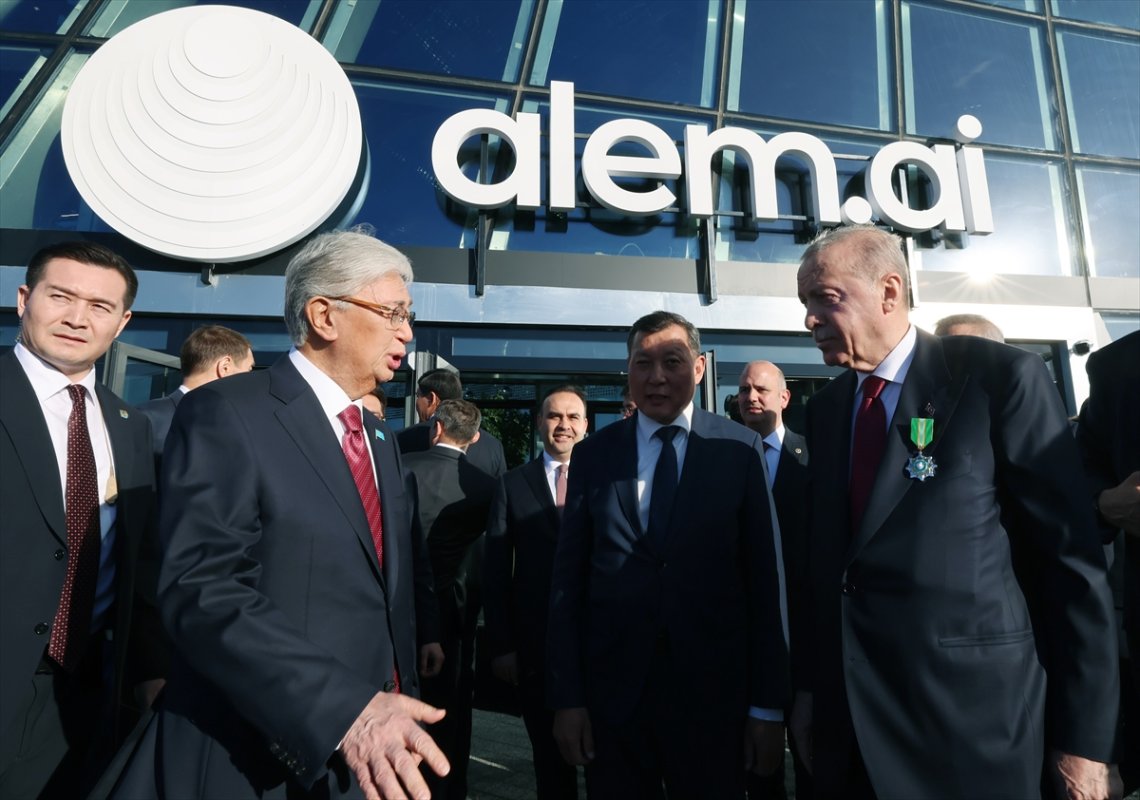 Cumhurbaşkanı Erdoğan Astana’da Alem.AI Yapay Zeka Merkezi’ni Ziyaret Etti