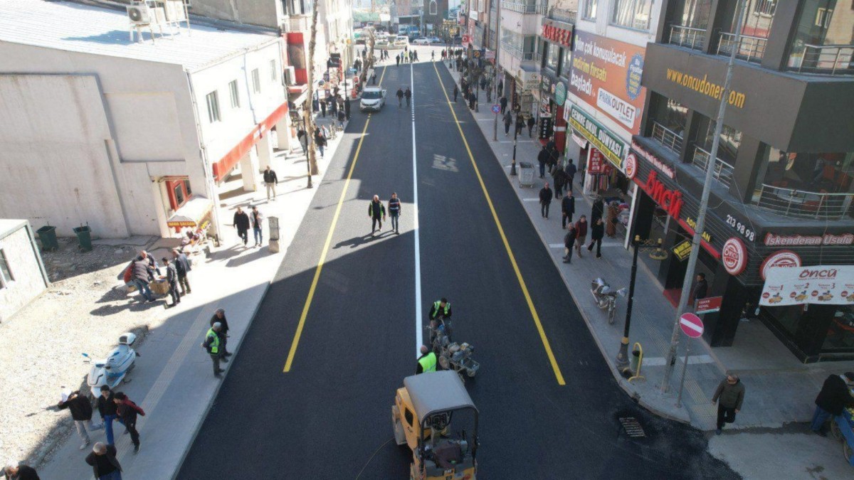 Adıyaman Belediyesi’nden yılın ilk yarısında 110 bin ton asfalt çalışması  - Videolu Haber