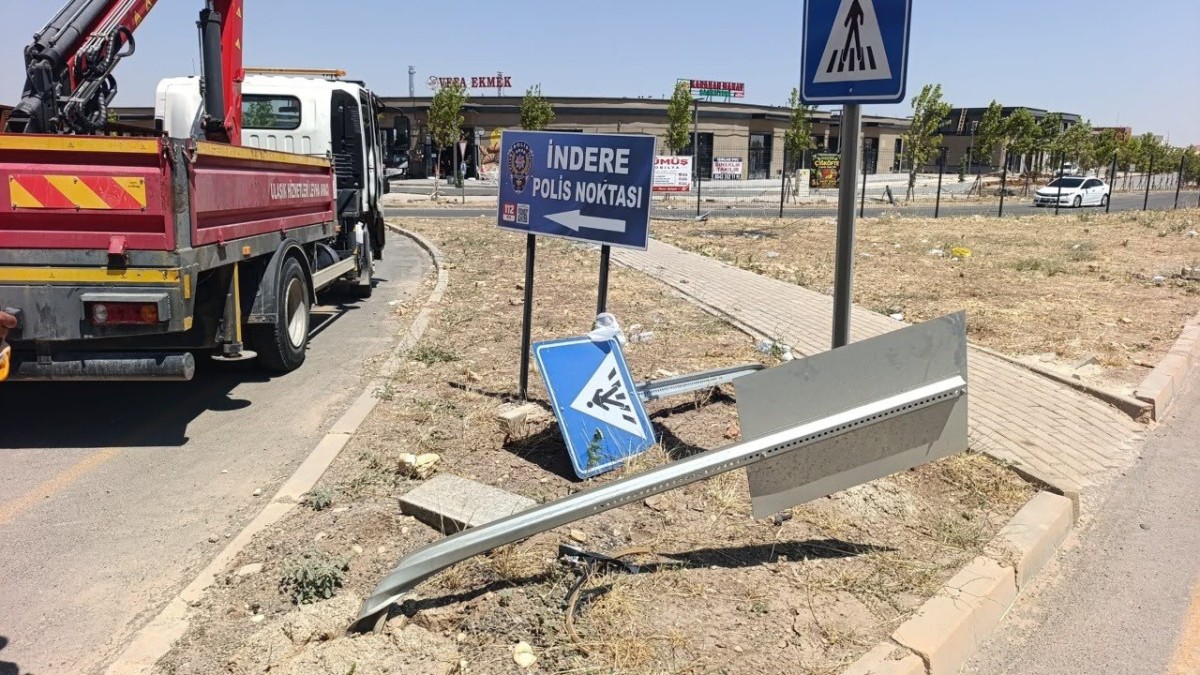 Adıyaman’da hasarlı trafik levhaları değiştiriliyor: Çalışmalar yeni yerleşim alanlarına uzandı  - Videolu Haber