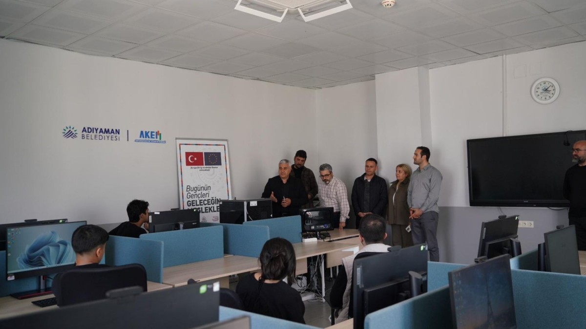 Adıyaman'da öğrenciler, DİGEM’de  dijital geleceğe hazırlanıyor  - Videolu Haber