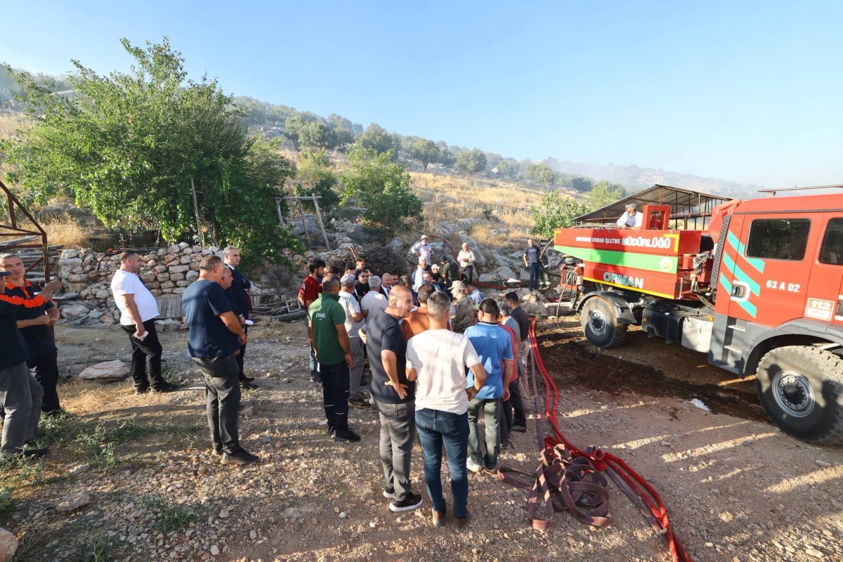Adıyaman’da orman yangınına helikopter destekli müdahale sürüyor  - Videolu Haber