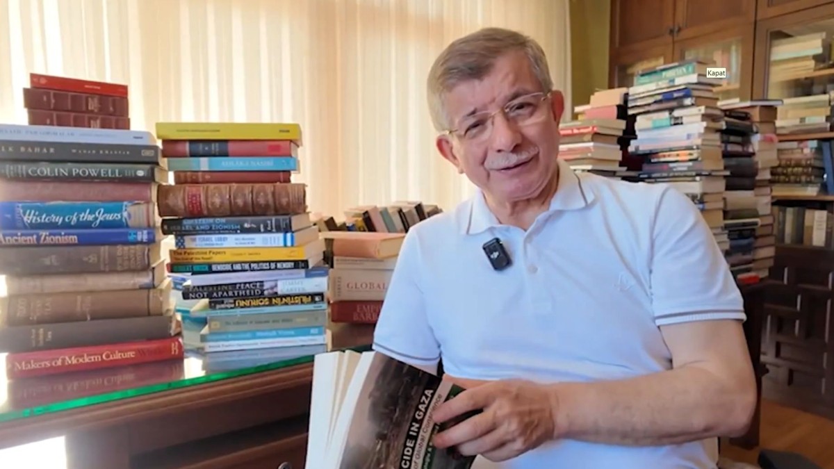 Ahmet Davutoğlu siyaseti bıraktığını duyurdu: Gelecek Partisi feshedildi