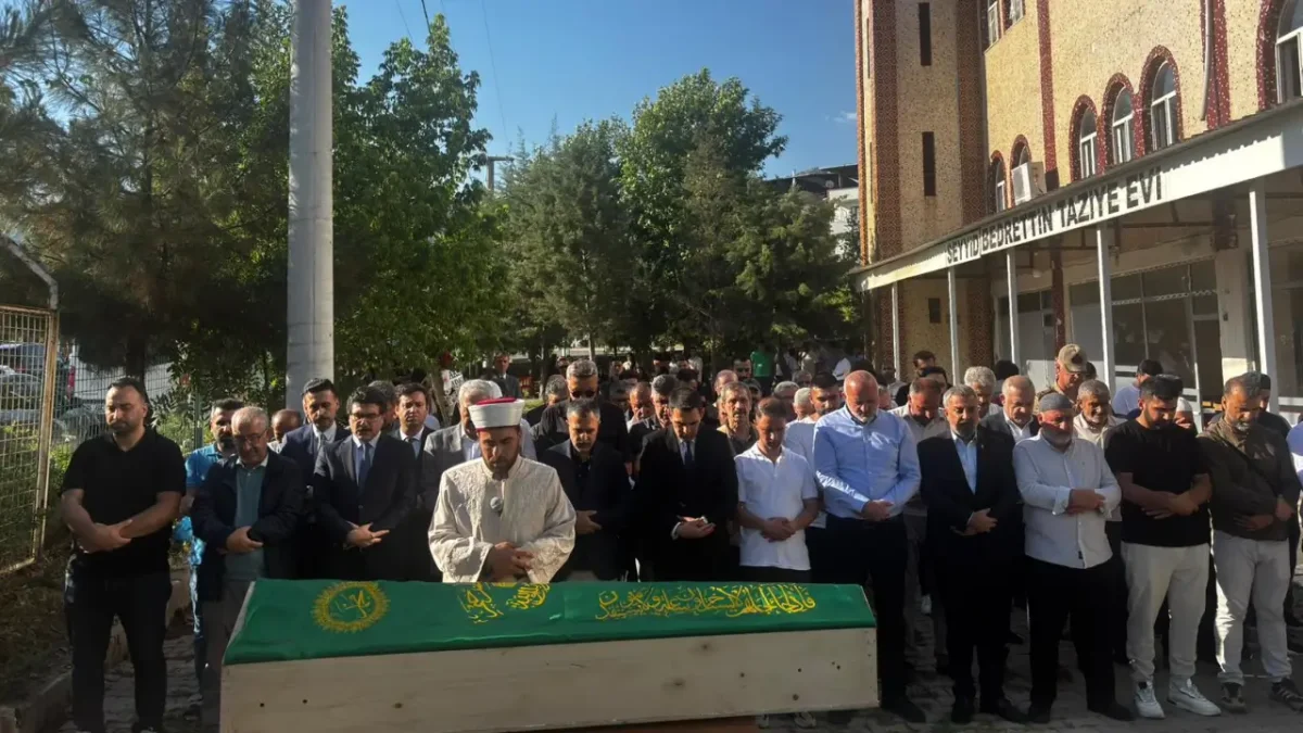 Diyarbakırlı Bakan Yardımcısının Ailesini Yasa Boğan Vefat