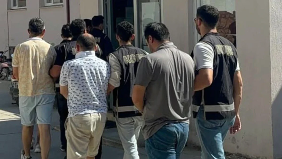 Gökçeada'da Yurt Dışına Kaçış Girişimine Operasyon: 6 FETÖ Şüphelisi Yakalandı
