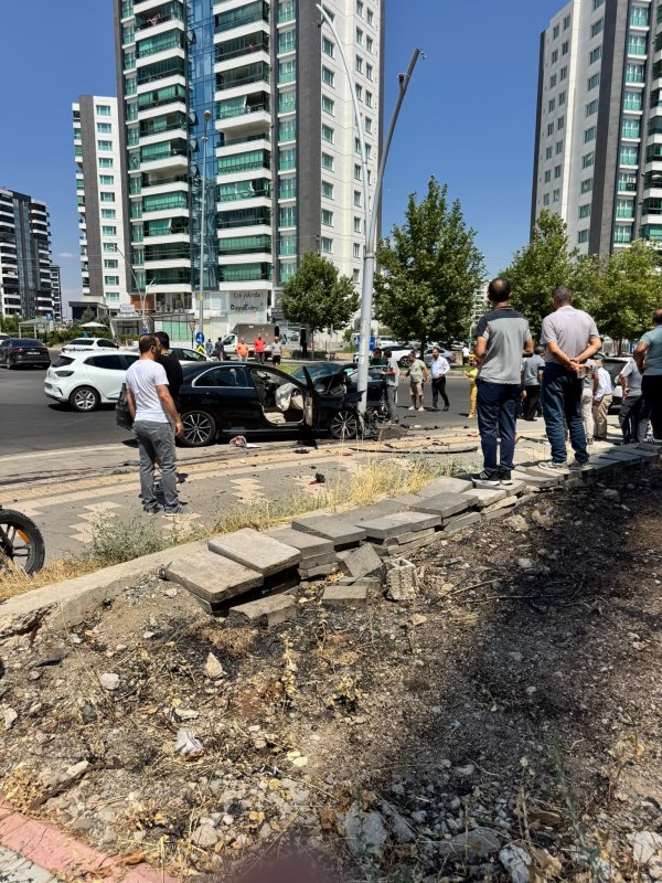Kayapınar’da Feci Kaza 35 Yaşındaki Rojda D. Hayatını Kaybetti