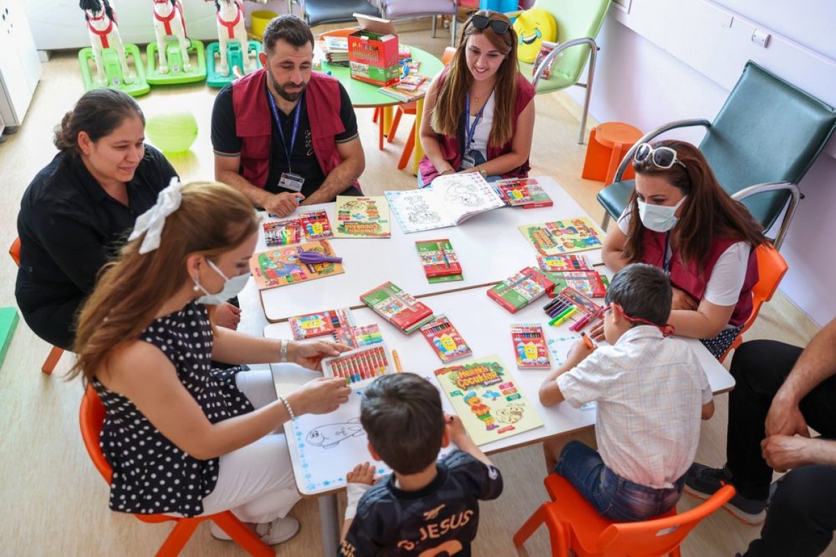 Çocuk Onkoloji Servisindeki Minik Hastalara Moral Desteği