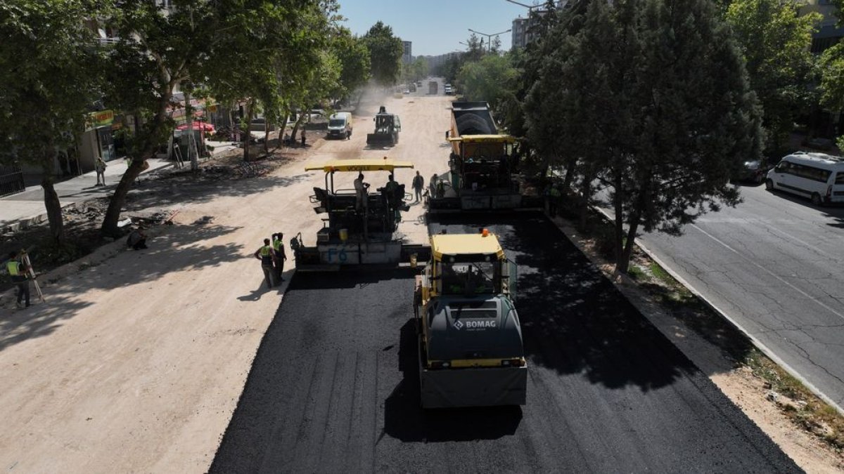 Fırat Bulvarı'nda İkinci Etapta Asfalt Mesaisi Hız Kazandı