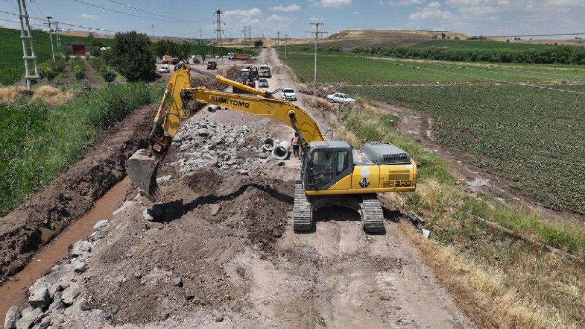 Diyarbakır'da Kırsal Ulaşım Atağı Mahalle Yolları Modern Görünüme Kavuşuyor