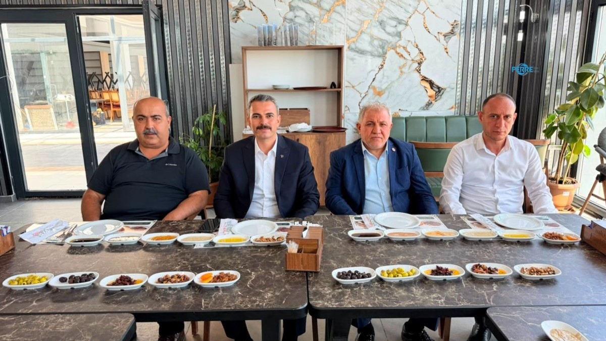 MHP Kahta İlçe Başkanı Haşim Turan yeni yönetimini tanıttı