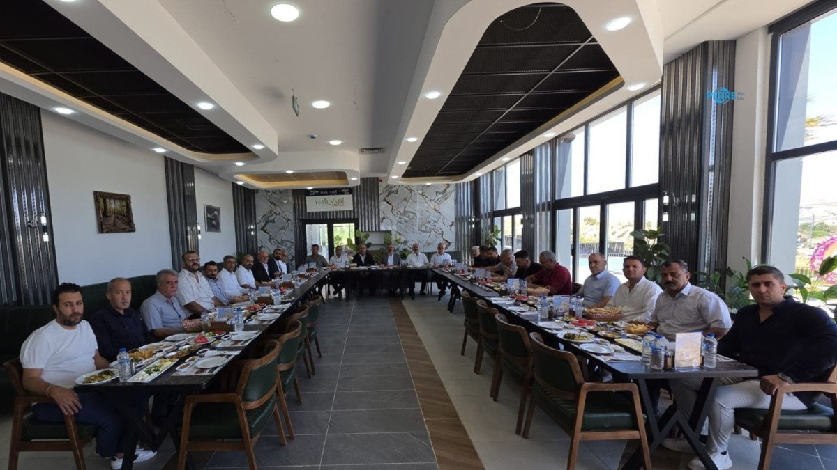 MHP Kahta Teşkilatı muhtarlarla buluştu: İlçenin sorunları masaya yatırıldı