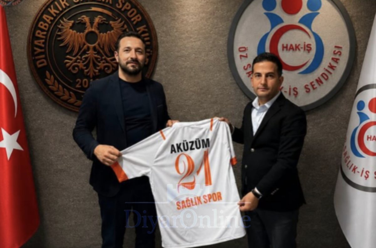 Mehmet Aküzüm: 