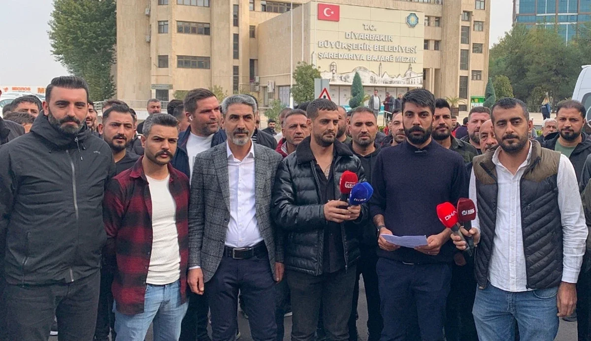 Diyarbakır’da Servis Esnafından Belediye Önünde Eylem Kararı: “Kontak Kapatabiliriz”