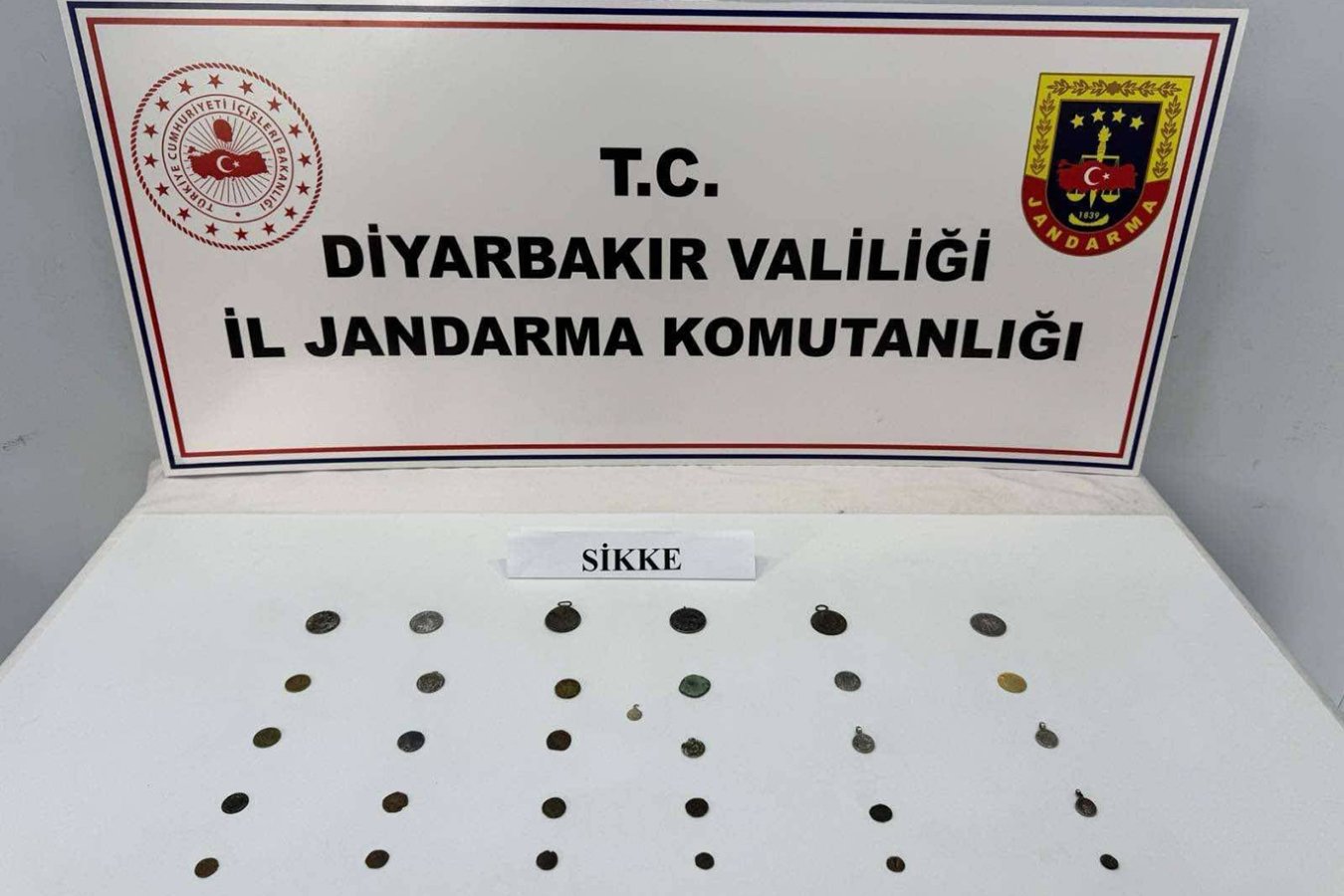 Diyarbakır’da Tarihi Eser Operasyonu: 31 Parça Ele Geçirildi