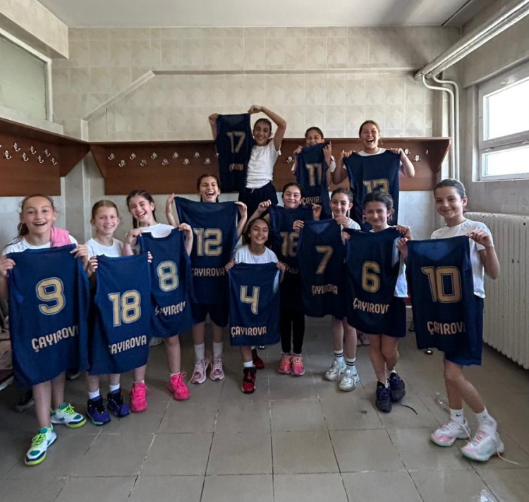 Çayırova U-10 Kız Basketbol Takımı’ndan Sezon Bitmeden Şampiyonluk